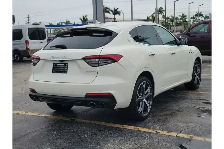 $33990 : Maserati Levante 2022 AWD GT image 4