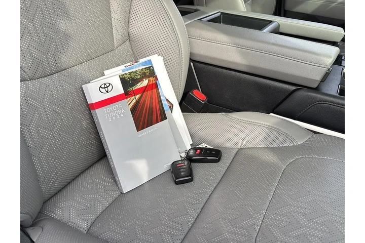 $48984 : 2024 Tundra Limited HV image 10