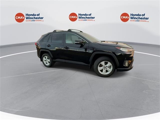 $29100 : PRE-OWNED 2021 TOYOTA RAV4 XLE image 9
