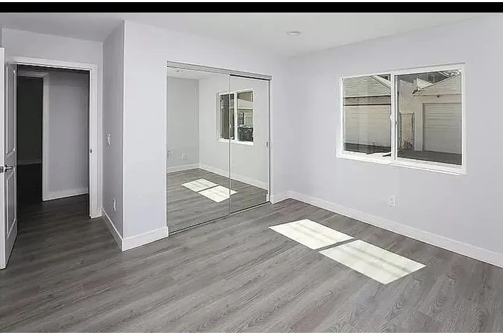 $1800 : Step into comfort and style wi image 2