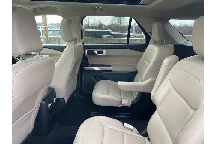 $28535 : Ford Explorer 2022 AWD XLT 4 image 7