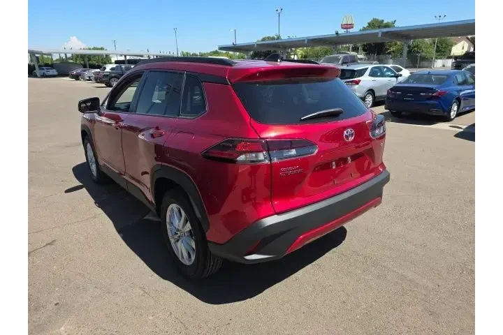 $32900 : Toyota Corolla Cross 2026 LE image 2