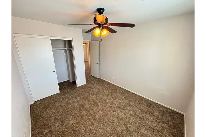 $1940 : This spacious home features la image 6