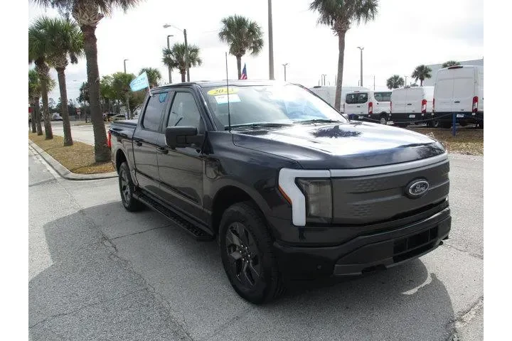 $38995 : Ford F-150 Lightning 2023 AW image 1