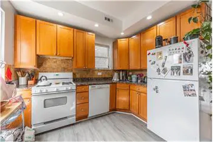 $2400 : Rental property with 2 bedro image 10