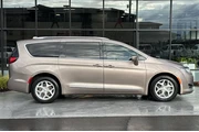 $16934 : Chrysler Pacifica 2017 Touri thumbnail