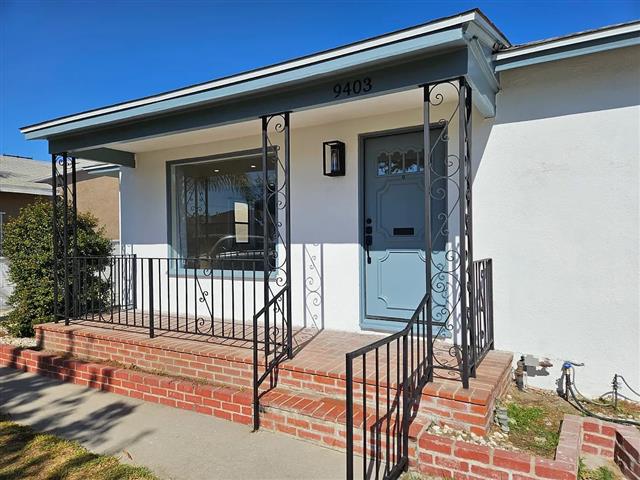 $1800 : FIRST MONTH FREE! Pico Rivera image 1