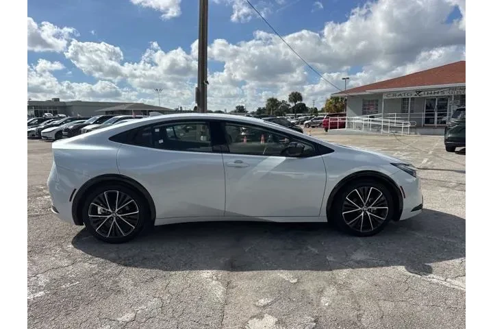 $26988 : Toyota Prius 2025 image 2