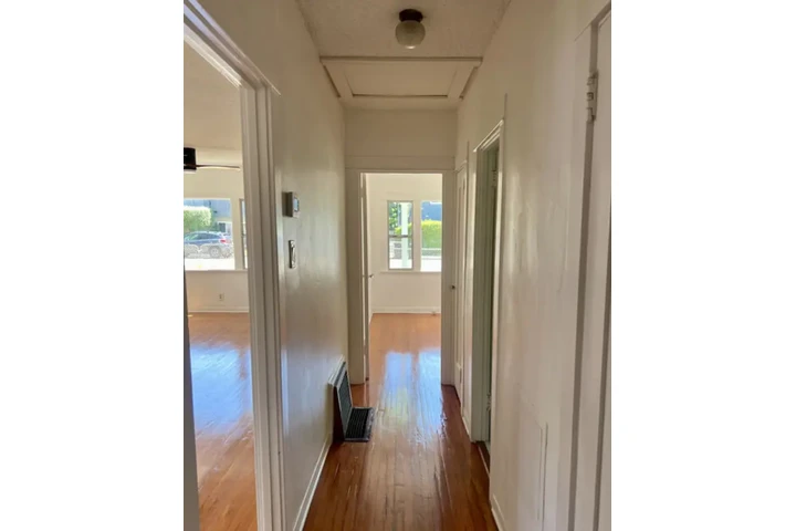 $1500 : AVAILABLE FOR RENT image 7
