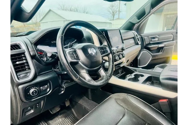 $29995 : 2019 RAM 1500 Laramie Crew Ca image 9