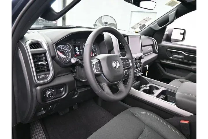 $39700 : Ram 1500 2025 4x4 Big Horn 4 image 10