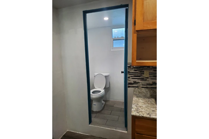 $900 : Estudio en Renta baño pribado image 3