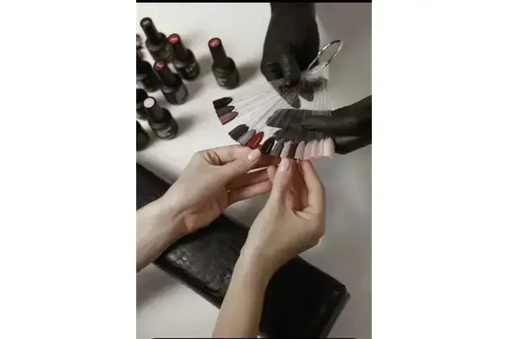 BUSCAMOS MANICURISTAS EN LA. image 2