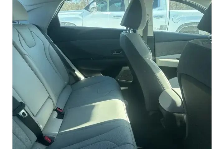 $24073 : Hyundai ELANTRA Hybrid 2025 image 6