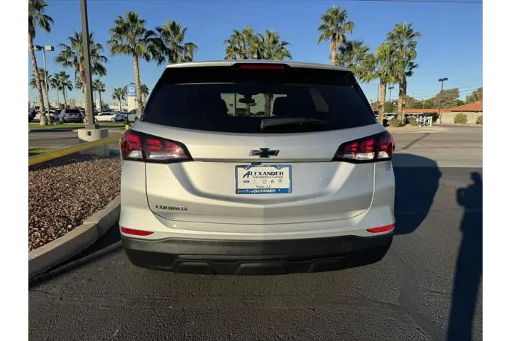 $18021 : Chevrolet Equinox 2022 LS 4d image 6