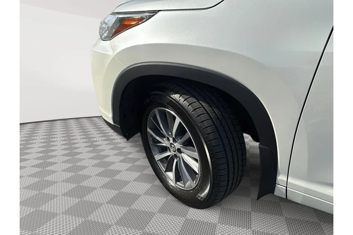 $21778 : Silver Certified 2017 Highlan image 5