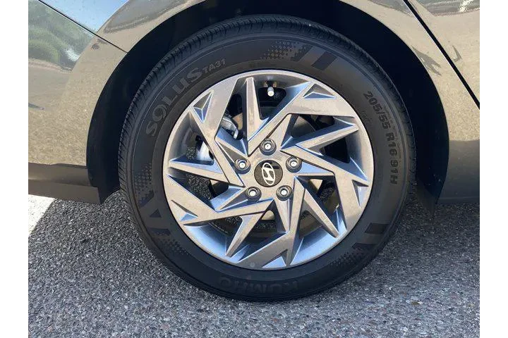 $19583 : Hyundai ELANTRA 2024 SEL 4dr image 9