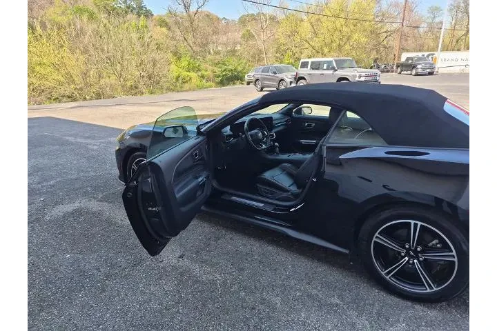 $28770 : Ford Mustang 2024 EcoBoost 2 image 9