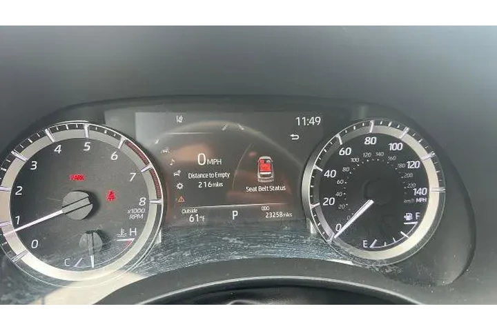 $31950 : Toyota Highlander 2023 LE 4d image 4