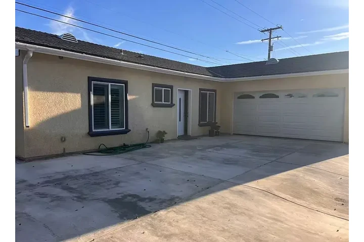 $2190 : Home Features: 3 Bedrooms, 3b image 4