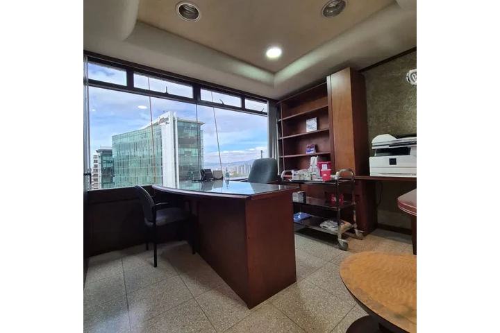 $406000 : Clínica amplia en Venta image 3