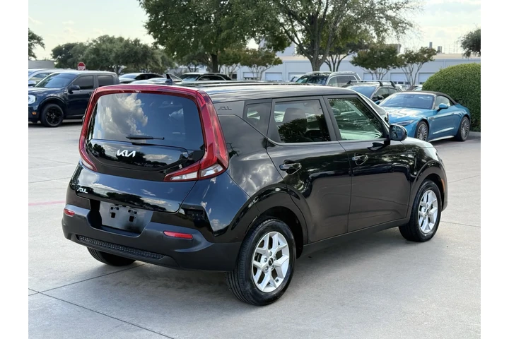 $17990 : 2022 Soul LX image 7