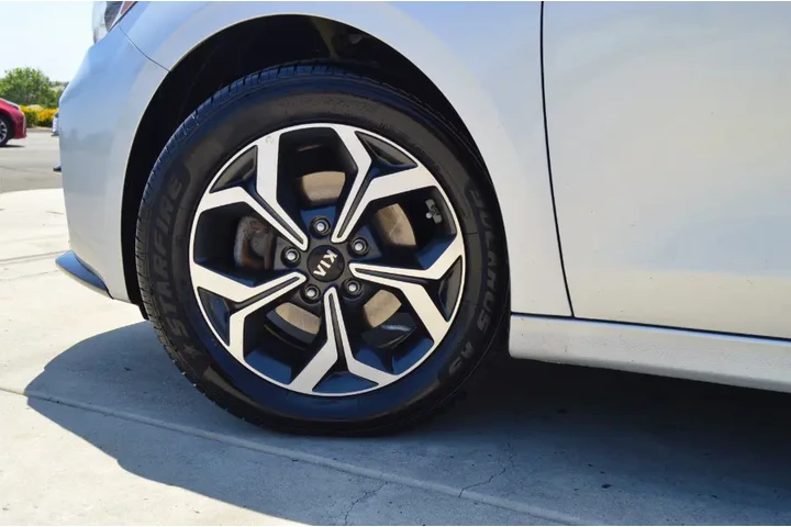 $13495 : Used 2019 Forte LXS IVT for s image 9