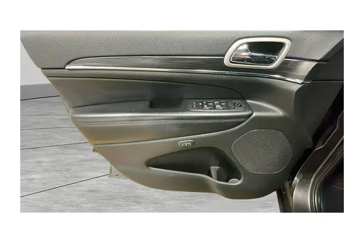 $15993 : Jeep Grand Cherokee 2020 4x4 image 9