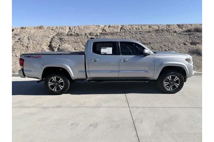 $28913 : Toyota Tacoma 2017 4x4 TRD O image 5