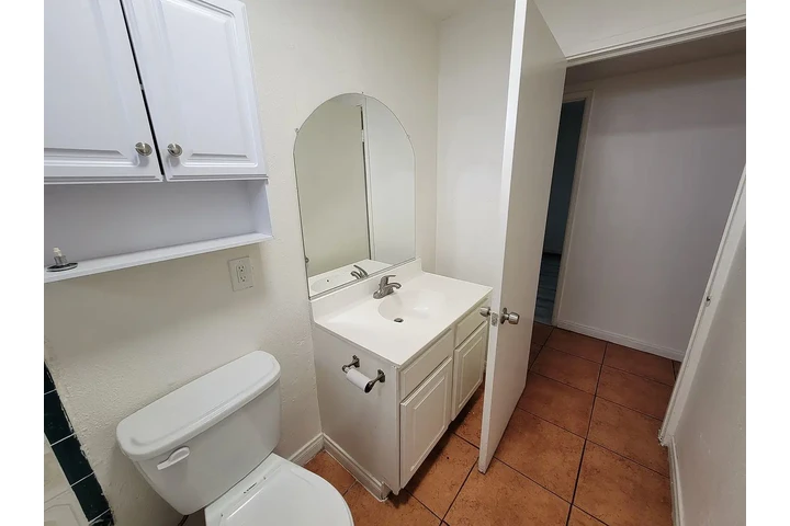 $1000 : Esta casa de 2 dormitorios y 1 image 9