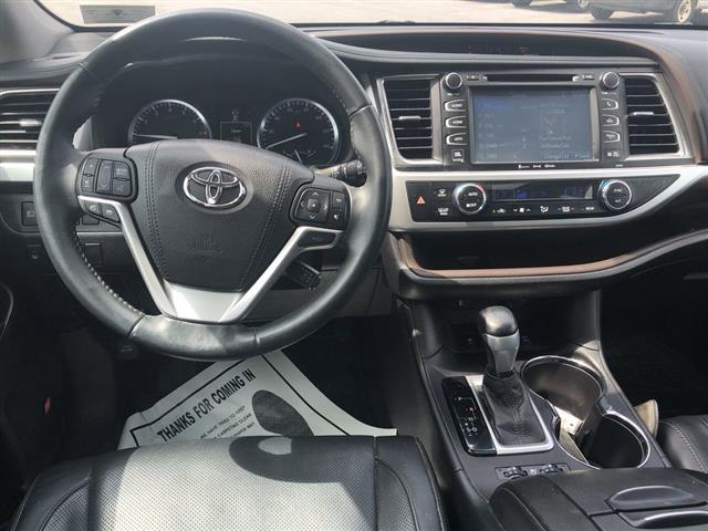 $13900 : PRE-OWNED 2016 TOYOTA HIGHLAN image 10