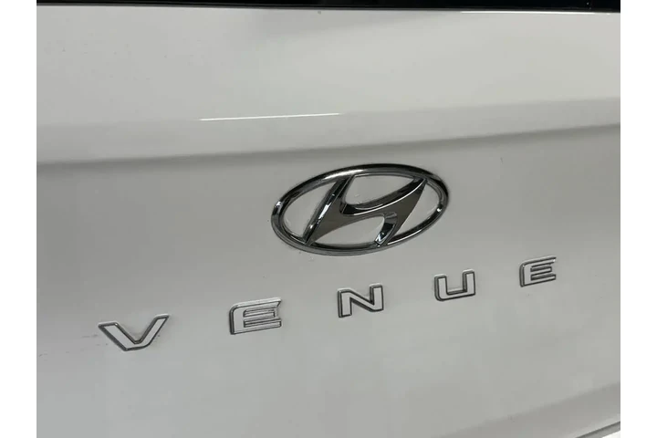 $17184 : Hyundai VENUE 2025 SEL 4dr C image 10