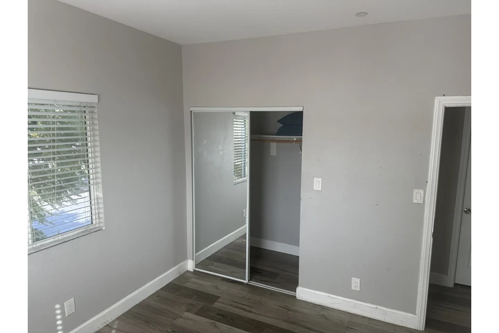 $985 : Cuarto de renta image 2