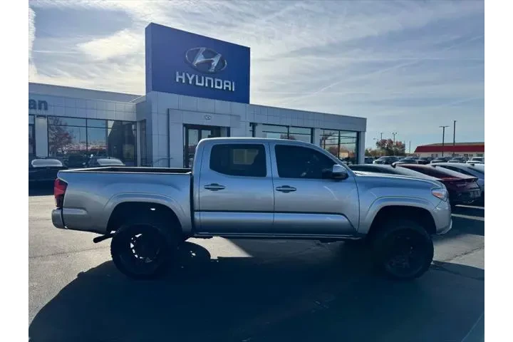 $34301 : Toyota Tacoma 2022 4x4 SR V6 image 8