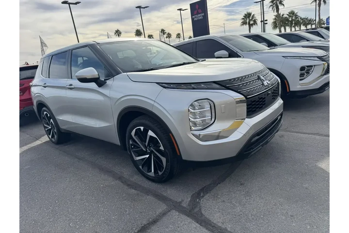 $23995 : Mitsubishi Outlander 2022 AW image 1