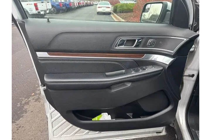 $19000 : Ford Explorer 2018 AWD Limit image 8