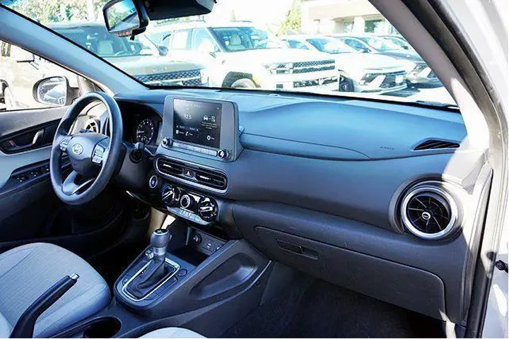 $18570 : Hyundai KONA 2023 SEL 4dr Cr image 10