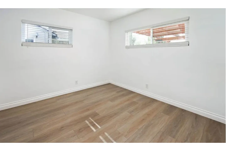 $2390 : Neat Frontyard image 4