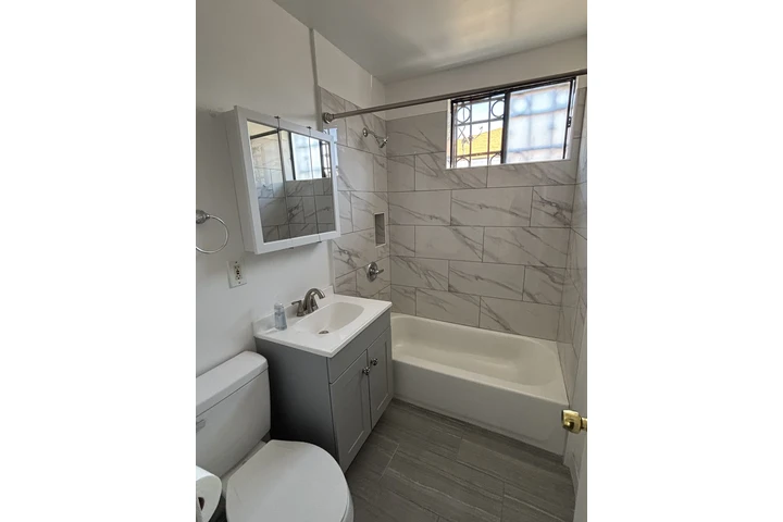 $2100 : Apt. de 2 Cuartos en Maywood image 7