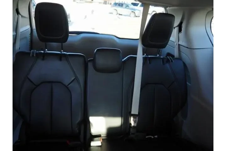 $31520 : Chrysler Pacifica 2024 Touri image 10