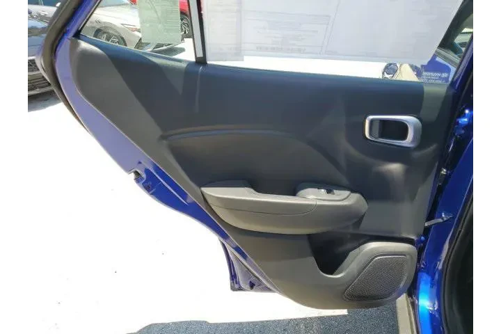 $19988 : Hyundai VENUE 2025 SEL 4dr C image 8