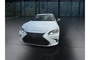 $25788 : Lexus ES 300h 2019 Luxury 4d thumbnail