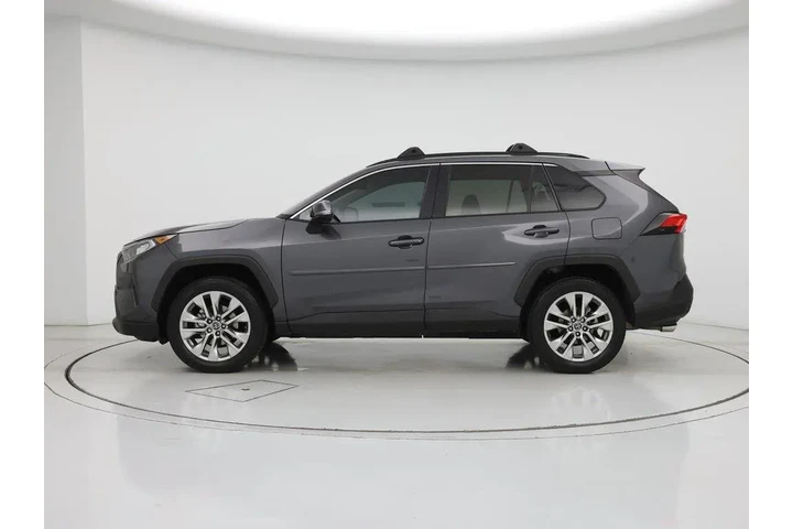$28998 : Toyota RAV4 2021 XLE Premium image 3