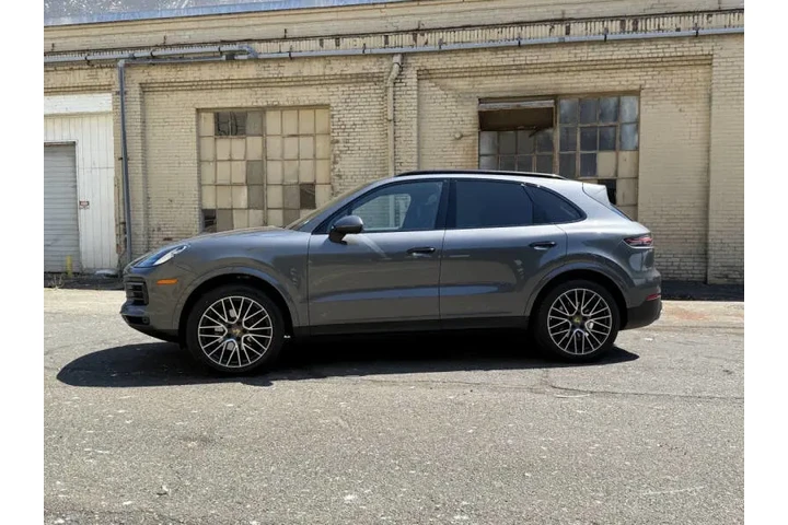 $33988 : 2019 Cayenne image 5