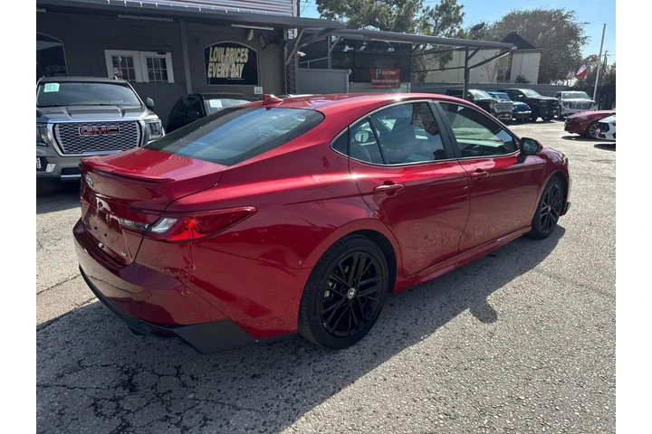 2025 Camry Hybrid SE image 4