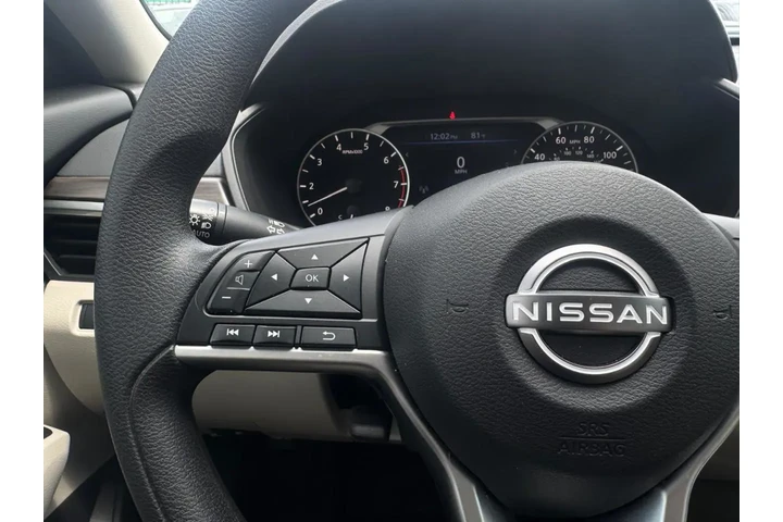 2024 Altima 2.5 SV image 8