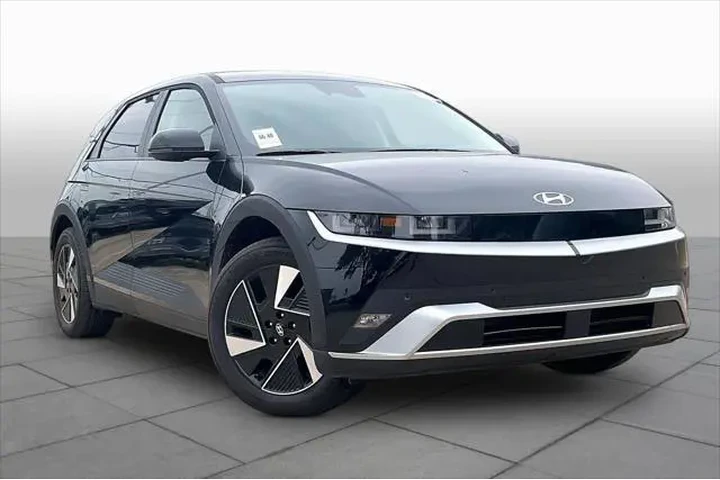$34207 : Hyundai IONIQ 5 2026 SEL 4dr image 2