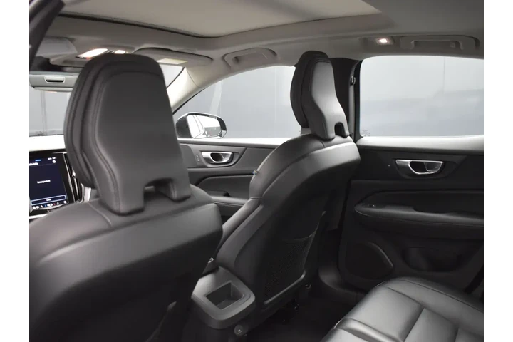 Volvo S60 2024 AWD B5 Core D image 9