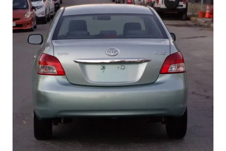 $7800 : 2010 Yaris image 7