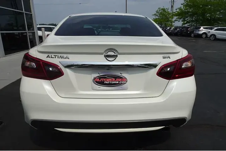 2018 Altima image 7